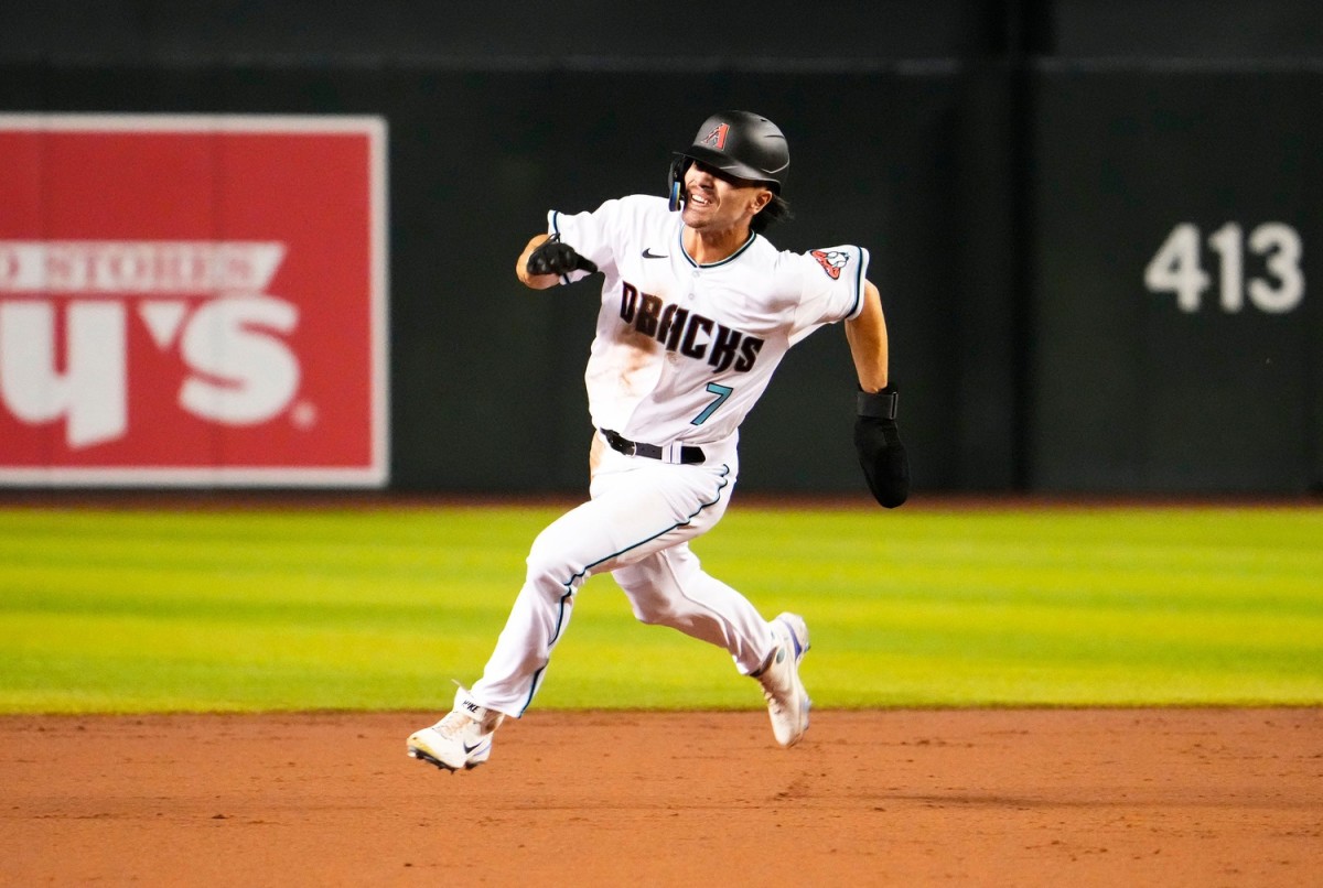 Corbin Carroll running the bases against the Philadelphia Phillies on August 30, 2022.